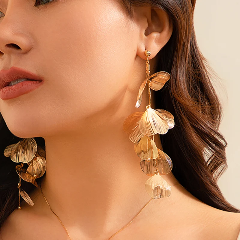 Brinco Longo Flor Boho Chique com Pendente